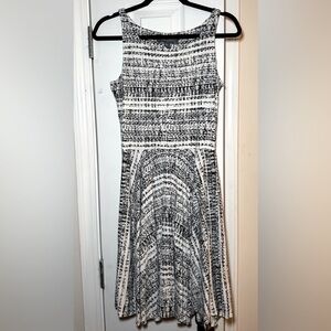 Coercion London Women’s Sleeveless Black & White Flowy Dress- Size Small